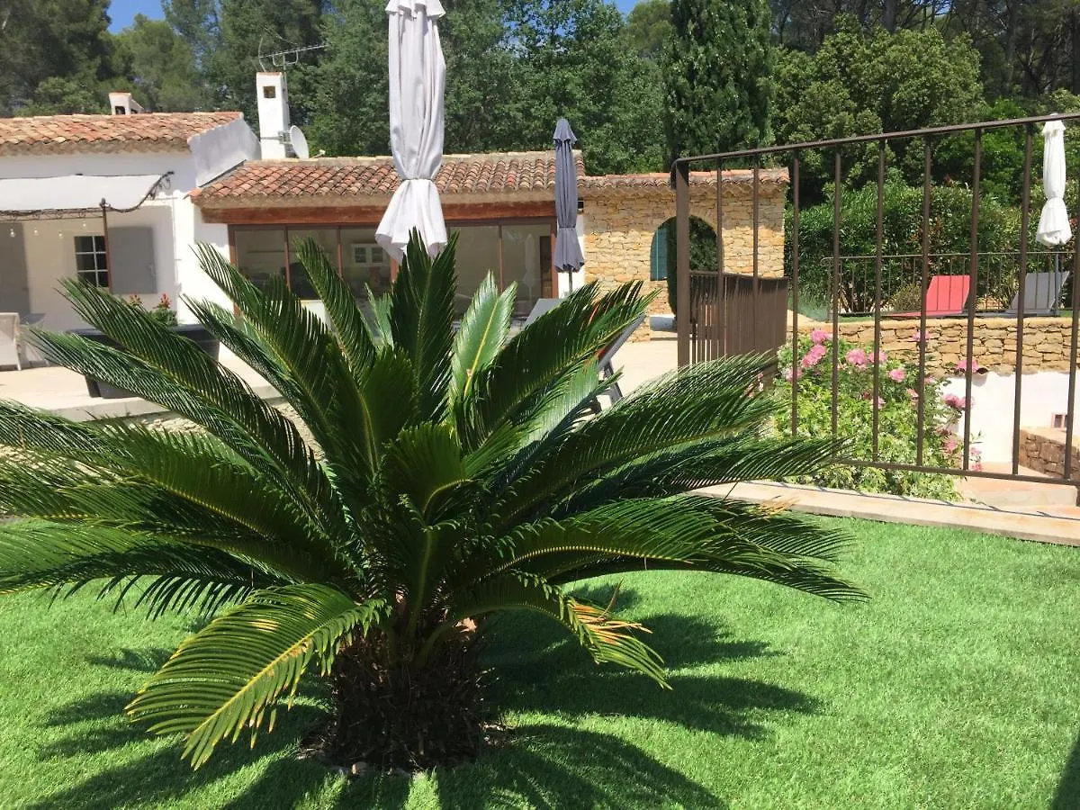 Une Pause En Provence Le Beausset 0*,  France